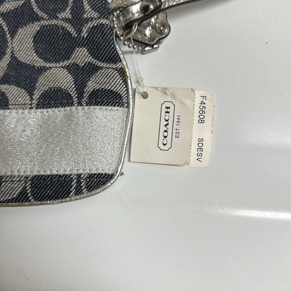 New Coach Wristlet - Picture 2 of 5